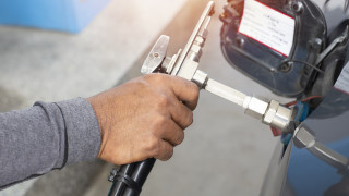Казахстан "пламна" заради двойно по-скъпата автомобилна газ на цена от ... 48 стотинки