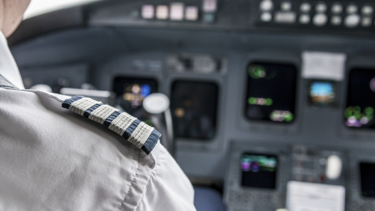 Предлагат стриктни проверки на психичното здраве на пилотите в Европа