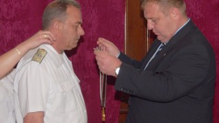 Наградиха военните моряци, спасявали екипажа на падналия вертолет "Пантер"