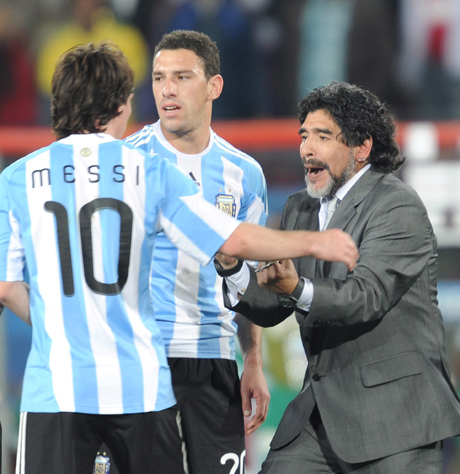 Наполи покани Марадона и Аржентина за приятелски мач