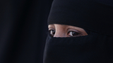  Талибаните задължиха и дамите телевизионни водещи да покриват лицата си 