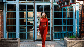 Гащеризонът е от тези дрехи на които все се радваме