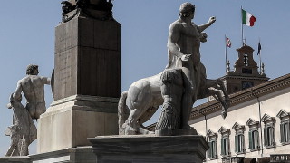 Италианското антиелитистко Движение 5 звезди призова Паоло Савона да оттегли