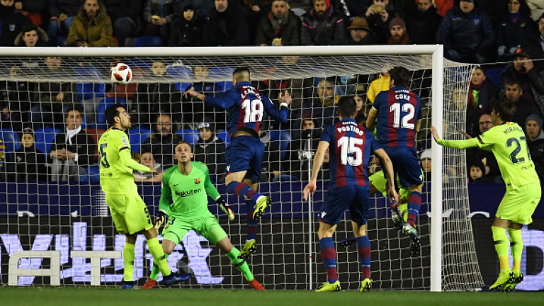 Леванте 2 : 0 Барселона 23′ Фернандес улови удар на