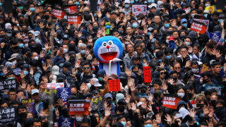 Полицията в Хонконг използва сълзотворен газ срещу протестиращи по време