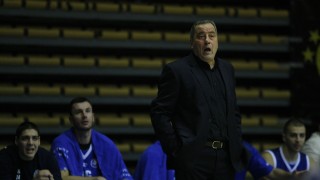 Старши треньорът на Черно море Дарин Великов неудомява как неговия отбор