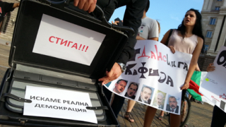 Жегата не умори протестиращите, напират за оставка на Орешарски