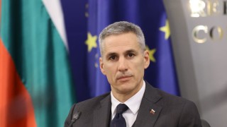 Служебният кабинет вади прашасали 1,4 млрд. евро и ги дава на Радев да си ги харчи