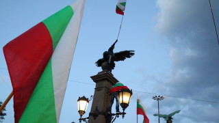 Протестиращите остават на Орлов мост Площад Независимост също продължава да