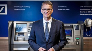 Какво ще донесе новият шеф на най-голямата банка в Германия?