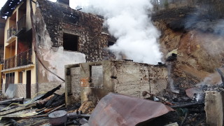 Мъж пострада при пожар в дома си в село Черна