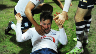 Играч на Престън "цеди" баба си заради гол срещу Юнайтед