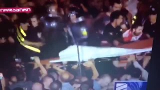 Участниците в митинга искащи оставката на председателя на парламента Иракли