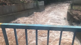 Река Ерма преля и наводни къщи в Трън