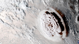 Тихоокеанската държава Тонга обяви че е била застигната от безпрецедентно