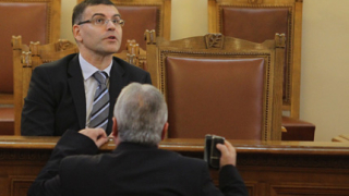 Дянков се извини на БСП след депутатски бунт