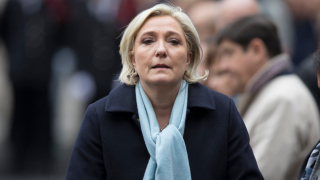 Марин Льо Пен обвини банките за закриването на нейните и на
