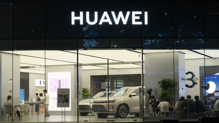 Huawei лицензира технологии за водещи производители на автомобили, включително Mercedes