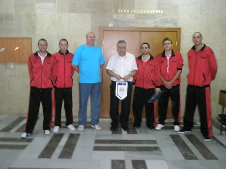 Ректорът на УНСС пожела успех на баскетболистите 