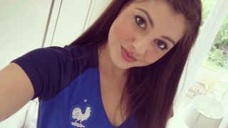 Ето я секси брюнетката в английския футбол (СНИМКИ)