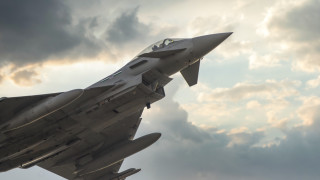 Два изтребителя Eurofighter Typhoon на Кралските военновъздушни сили на Обединеното