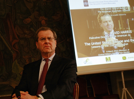 Европа може да разчита на военна закрила от САЩ, увери в София Дейвид Харис