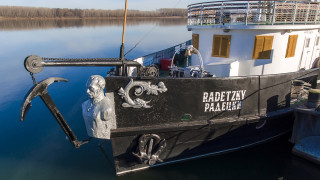 90 години по-късно корабът "Радецки" акостира на козлодуйския бряг 