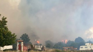 Голям пожар се разгоря в казанлъшката местност Старите лозя Информацията