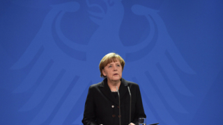 Германия да е чувствителна към щетите, нанесени на другите от нацистите, зове Меркел 