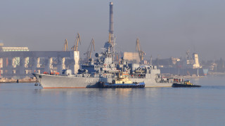 Противоминна група кораби на НАТО е влязла в пристанището на