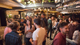Дискриминация или необходимост: барове само за хора под 40 години