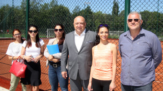 Министър Кралев инспектира изграждането на тенис кортове и волейболно игрище до стaдиона в „Надежда“