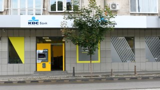 Всички клонове на Райфайзенбанк България вече са ребрандирани под името KBC