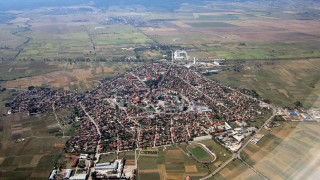 Всеки ден над 4 хиляди души от близките села пътуват