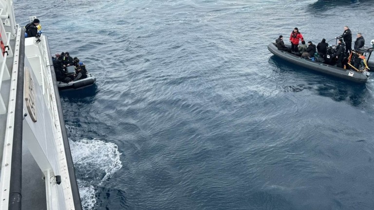 Български граничен кораб спаси 44 бедстващи мигранти край остров Лесбос.
Това