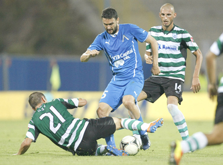 Нов провал за Левски, Черно море измъкна 1:1 с десет души