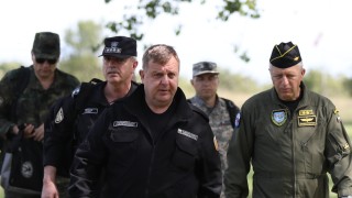 Няма да правим компромиси с бойните способности на армията и
