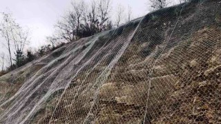 Укрепват затворения от свлачище път Велико Търново - Горна Оряховица при Арбанаси