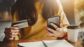 Инфлацията затруднява финансите на младите американци с ниски доходи