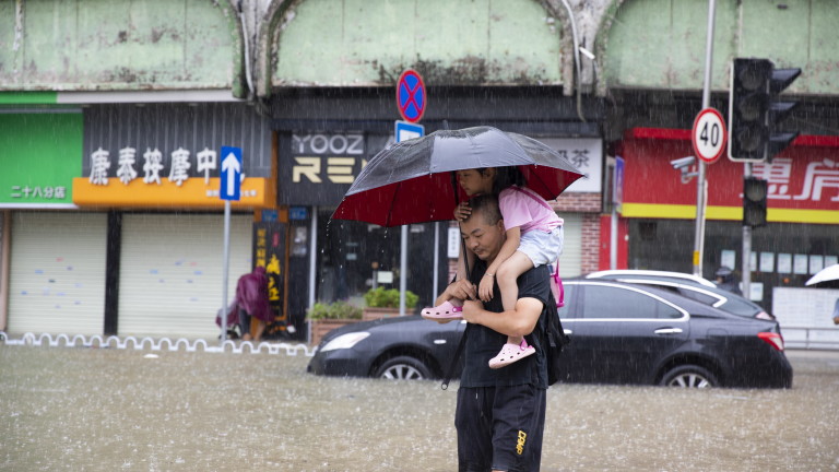 Проливните дъждове от бившия тайфун Хайкуи, превърнал се в тропическа