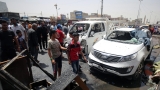 Три коли бомби убиха и раниха над 200 души в Багдад