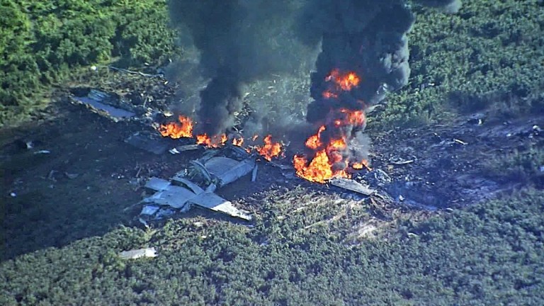 16 загинали при катастрофа с американски военнотранспортен самолет 