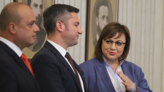 Нинова излезе от срещата с Радев без уверение, че ще вземе третия мандат