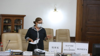 В заседателната зала на Централната избирателна комисия беше изтеглен жребий