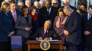 Президентът на САЩ Джо Байдън подписа в понеделник закон предвиждащ