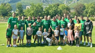 Деца от Общностен център Враца посетиха тренировката на местния