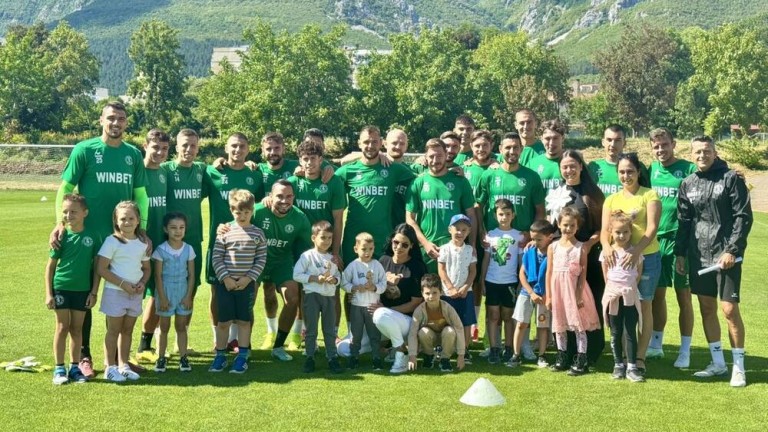 Играчите на Ботев Враца зарадваха хлапета