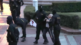 Служители на спецчастите разпръснаха опозиционния протест в центъра на Минск