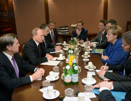 Два часа и половина Меркел и Путин обсъждат Украйна