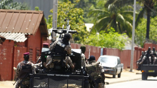 Най малко шест деца са загинали и 25 са ранени при експлозия